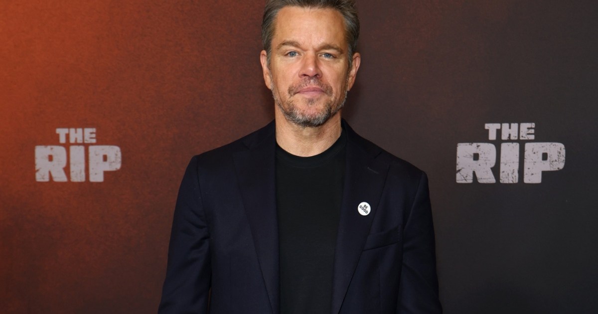 Matt Damon’s Daughter Roasts Him at The Rip Premiere