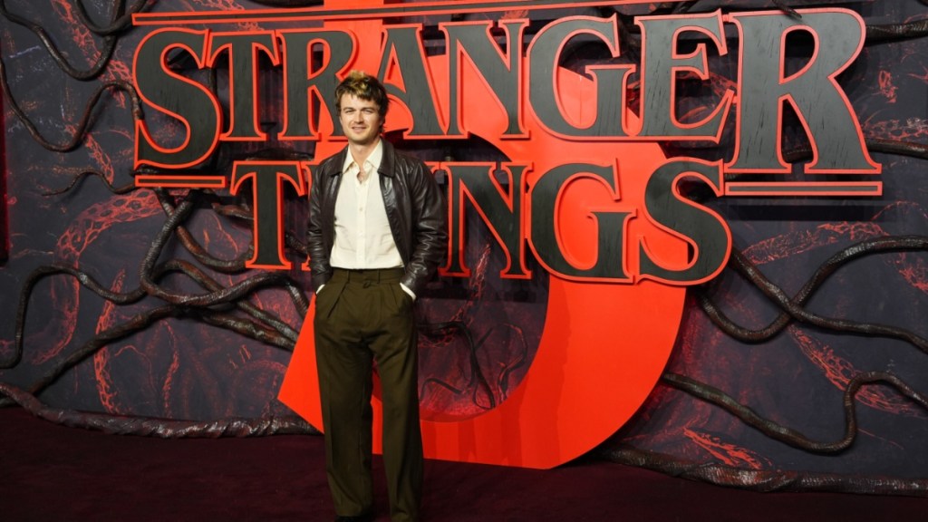 Stranger Things' Joe Keery Dethrones Taylor Swift on Spotify