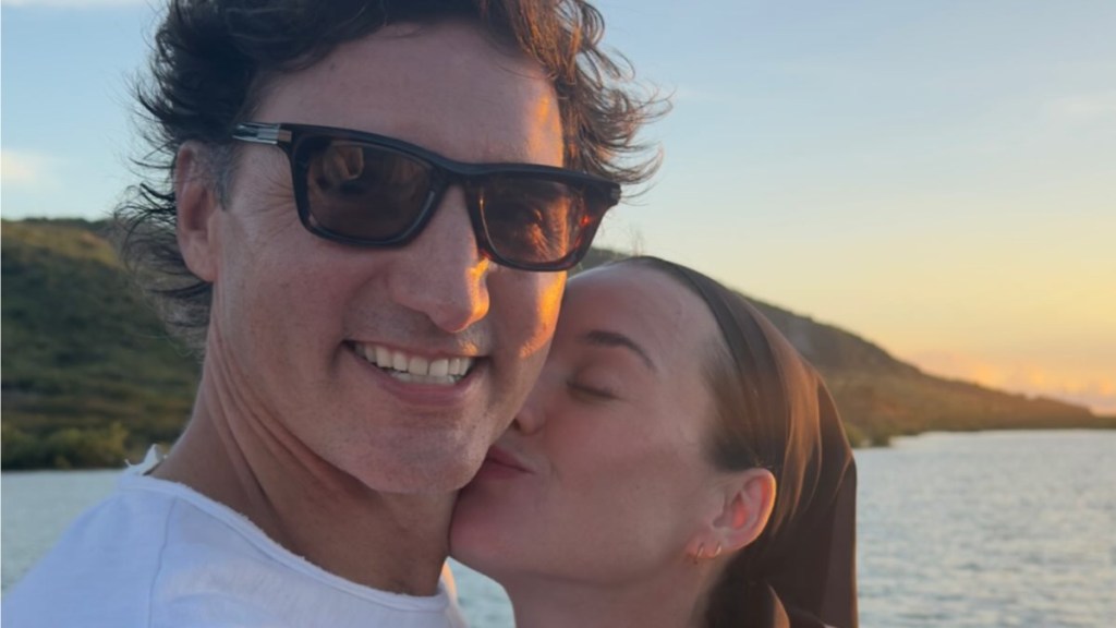Justin Trudeau & Orlando Bloom Crossing Paths on Katy Perry Post Stuns Fans