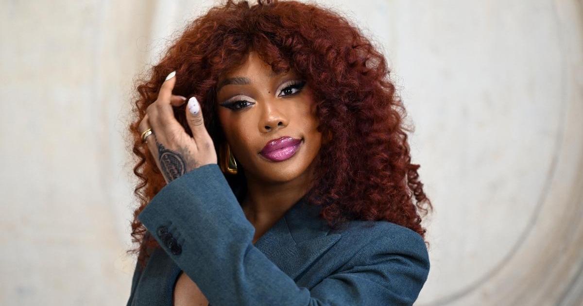 SZA’s Corset Top & Mini Shorts Are Stealing the Spotlight