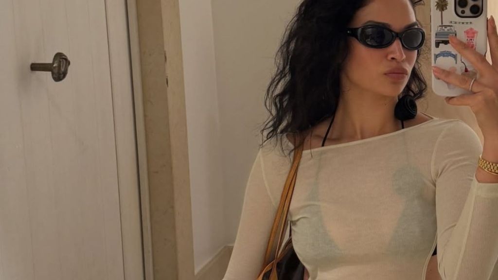 Model Shanina Shaik's Chain Thong Look Is Pure Heat