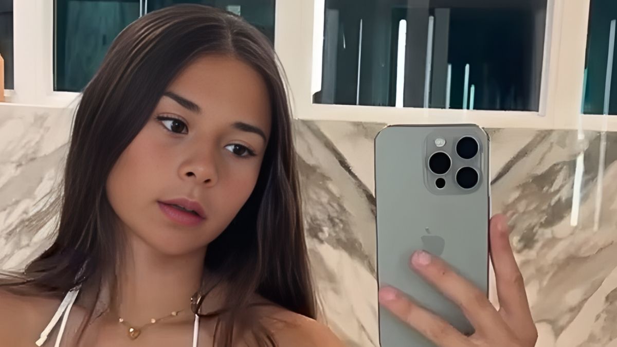OnlyFans' Sophie Rain Shocked to See 'Bookmarks' On This Image(00)
