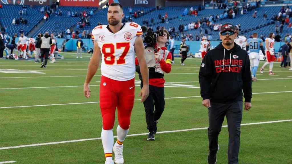 Travis Kelce Walking off the Field After Final Game Has Fans Emotional