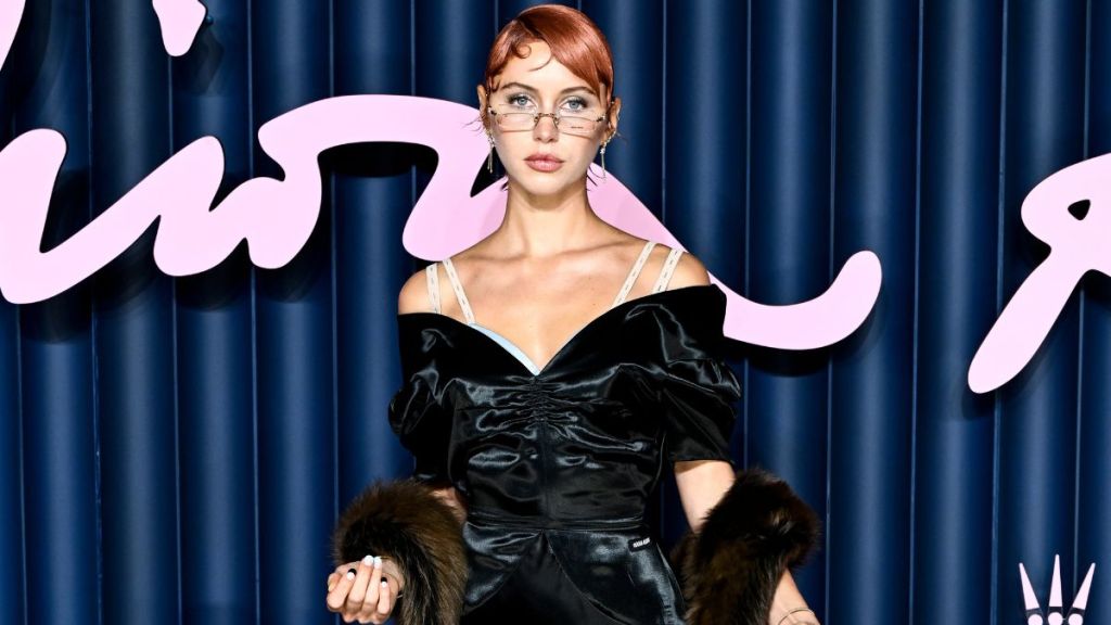 Iris Law’s Nike Sports Bra & Workout Shorts Nail the Fall Color Trends