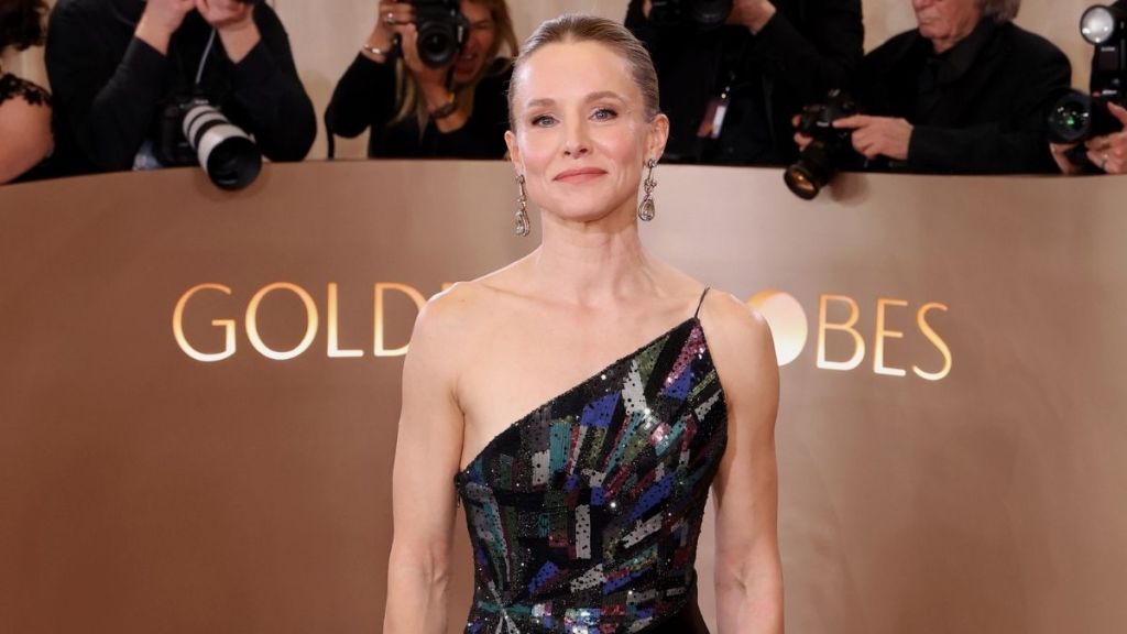 Kristen Bell's Armani Prive Dress Is Held up by a Single String