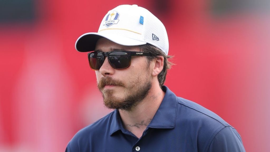 Brooklyn Beckham Wanted to Set 'Records' Straight With Shocking Post — Insider