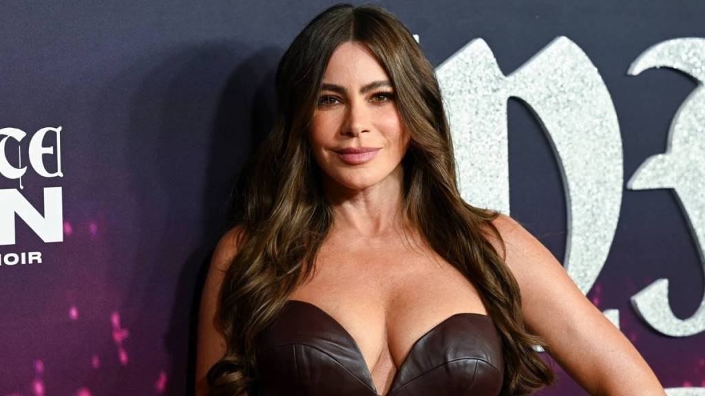 Sofia Vergara's Strapless Corset Dress Is Minimally Bold for Premiere