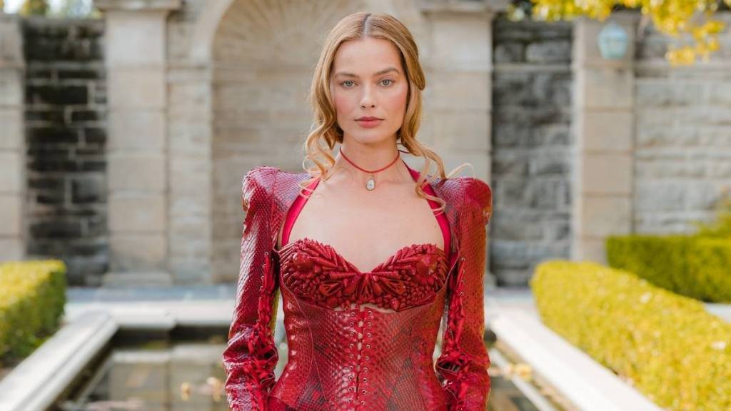 Margot Robbie Pairs Dilara Findikoglu Miniskirt With Matching Corset & Bra