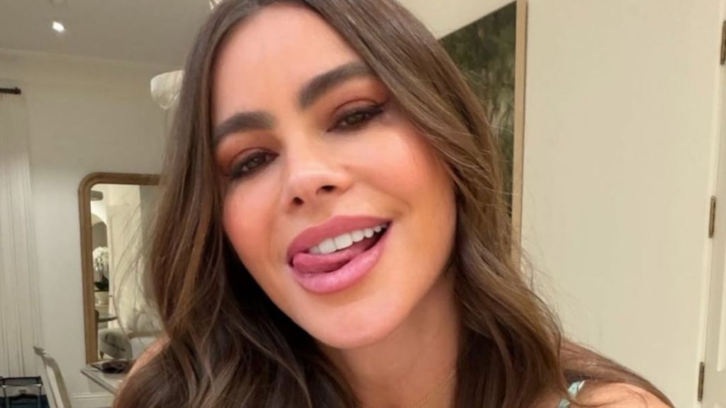 Sofia Vergara Posing in White Bikini Is a New Year’s Treat