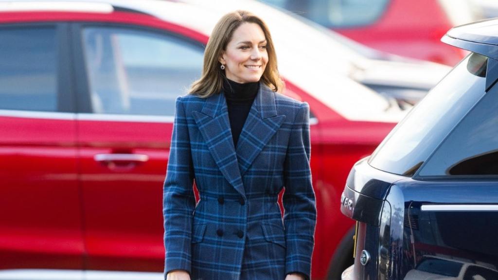 Kate Middleton's Chris Kerr Coat Is Giving Winter Blues but Make It Chic
