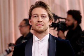 Taylor Swift's Ex Joe Alwyn Suffers Wardrobe Malfunction at Golden Globes