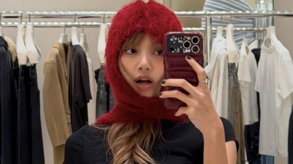 Blackpink Lisa's Sheer Lace Dress Exposes Lingerie