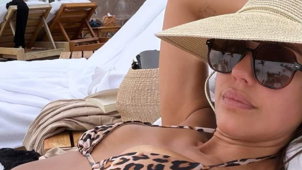 Jessica Alba Lying Down in Bikini Will Melt Your Explore Page