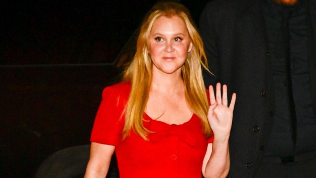 Amy Schumer’s Bikini Photos Mark a Really Flirty Start to the Year