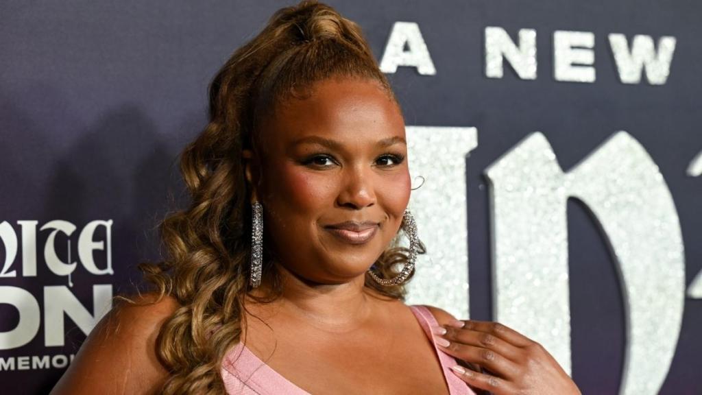 Lizzo Attends Boyfriend’s Exhibit in Eye-Catching Glitter Minidress