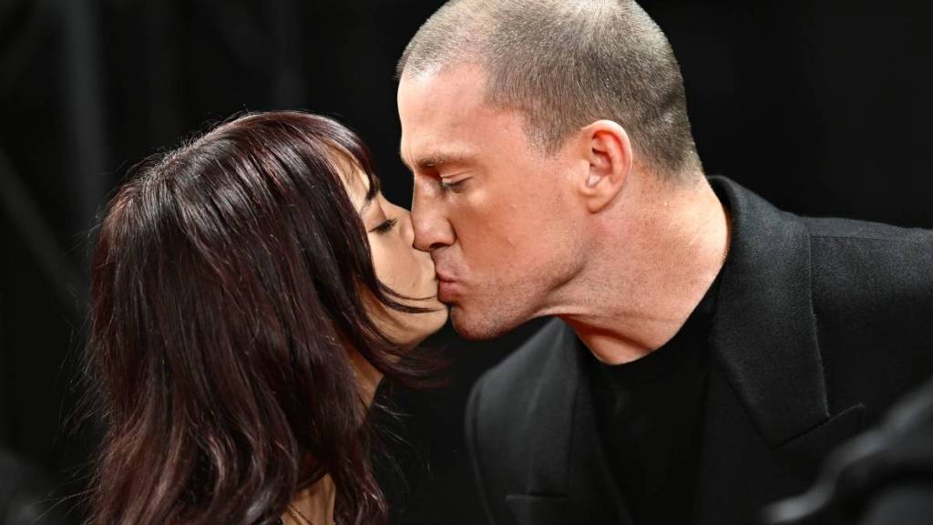 Channing Tatum & Bikini-Clad Girlfriend Lock Lips on Beach Vacation