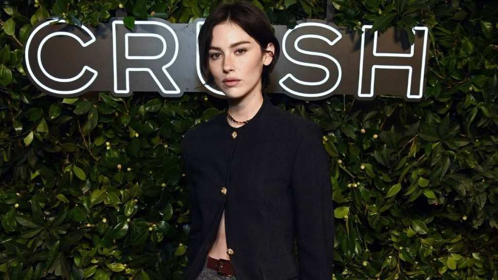 Gracie Abrams’ Unbuttoned Chanel Blazer Gives Classics a Risky Tweak