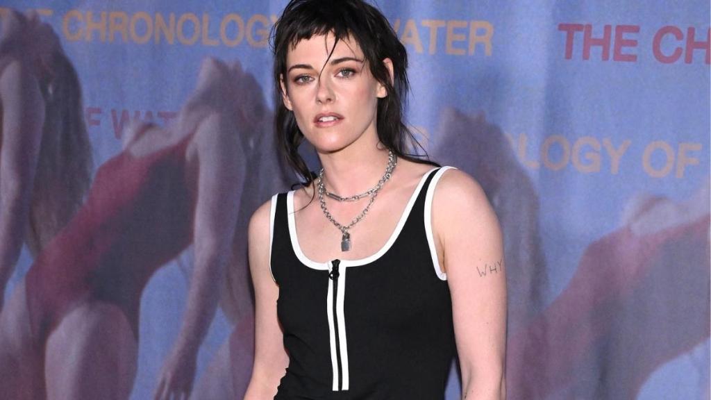 Kristen Stewart’s Backless Swimsuit Runs Ridiculously Low on Red Carpet