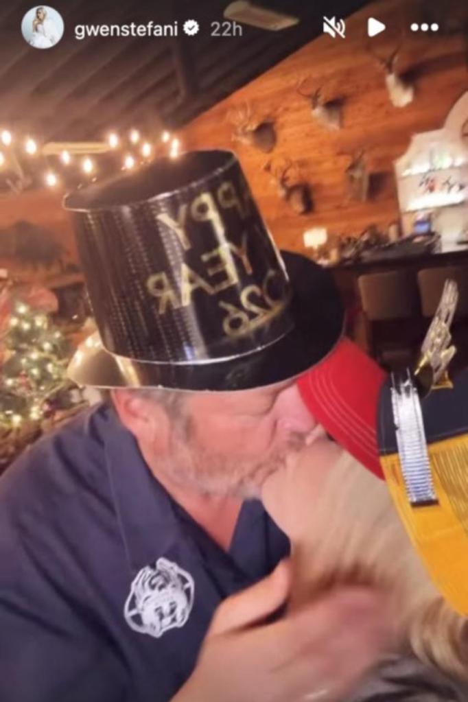 Gwen Stefani Blake Shelton photo