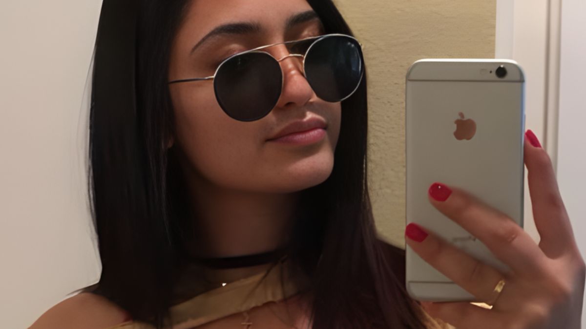 Leah Kateb Poses in Sheer Bra for 2016 Throwback Trend - Reality Tea