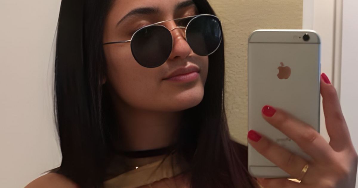 Leah Kateb Poses in Sheer Bra for 2016 Throwback Trend