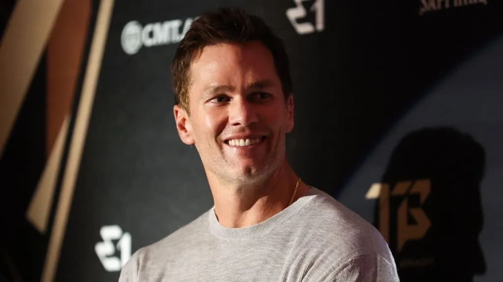 Tom Brady Hangs Out With Leonardo DiCaprio & GF Amid Rumors