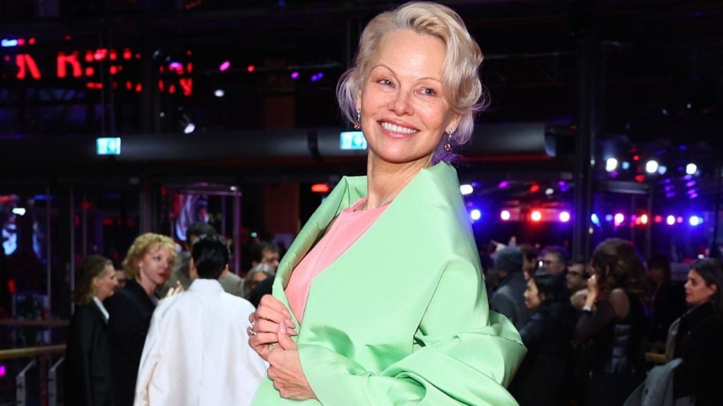 Pamela Anderson Wears a Bathrobe & Jumps on the Bed After Bob Debut