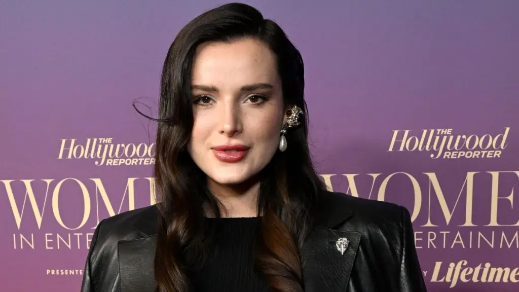 Bella Thorne’s Fresh Photo Dump Features Lacy Short Dress Look