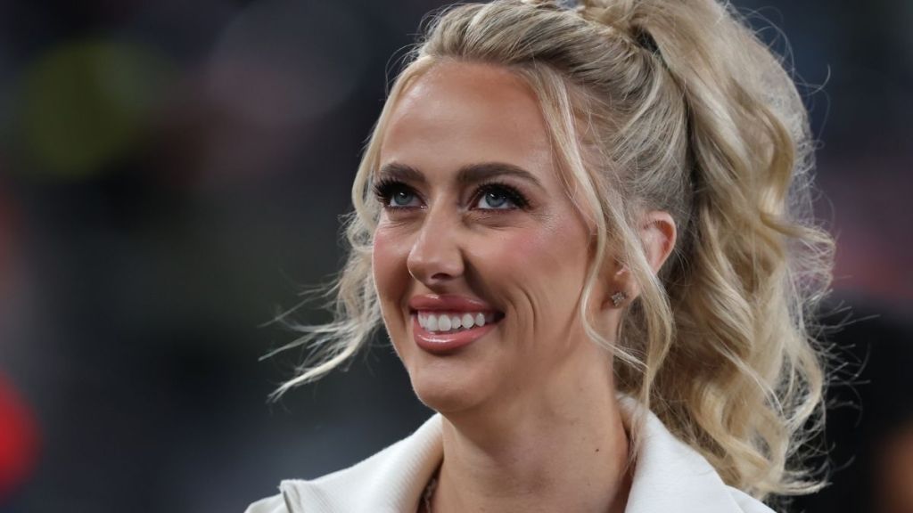 Brittany Mahomes Makes a Splash in String Bikini for New SI Issue