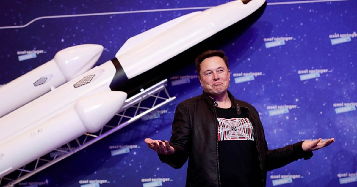 Elon Musk Says SpaceX Will Focus on Moon Instead of Mars