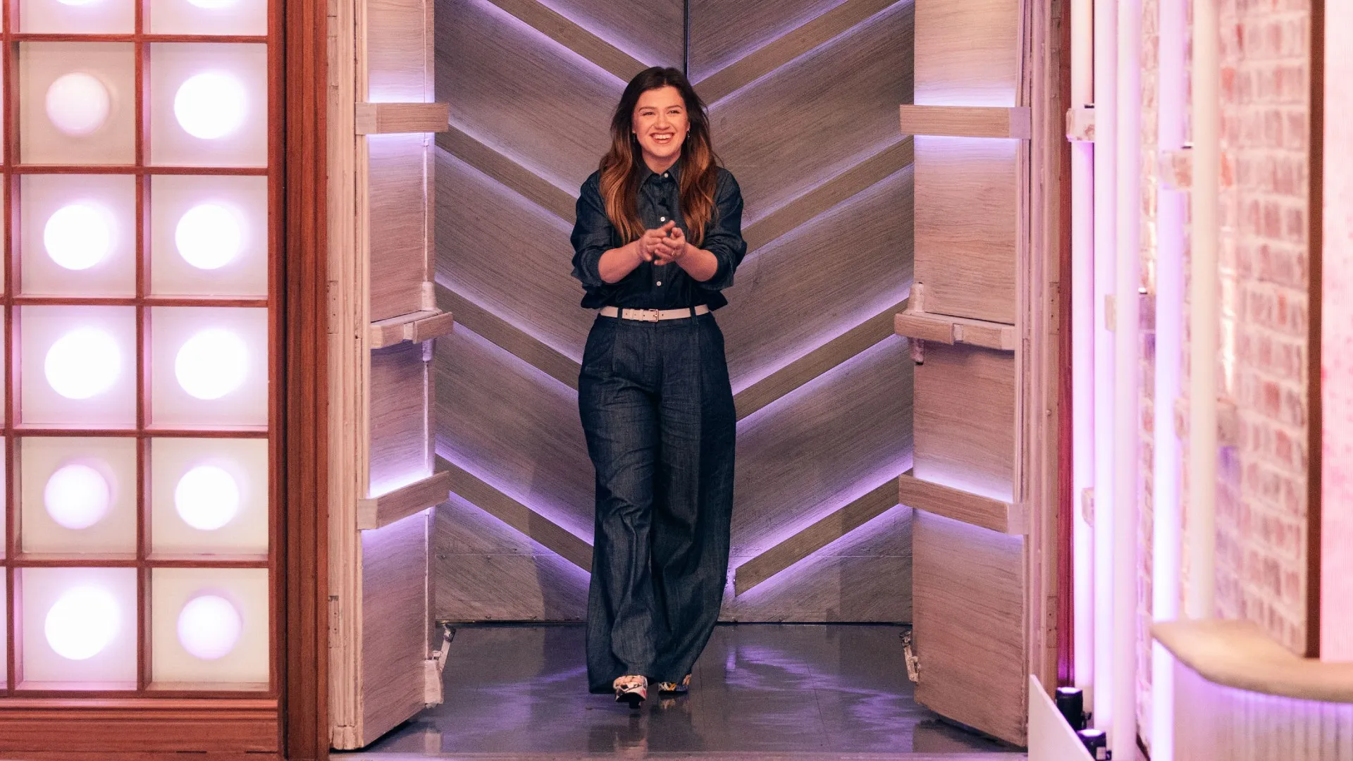 Kelly Clarkson Closes the Curtain on Her Daytime Talk Show