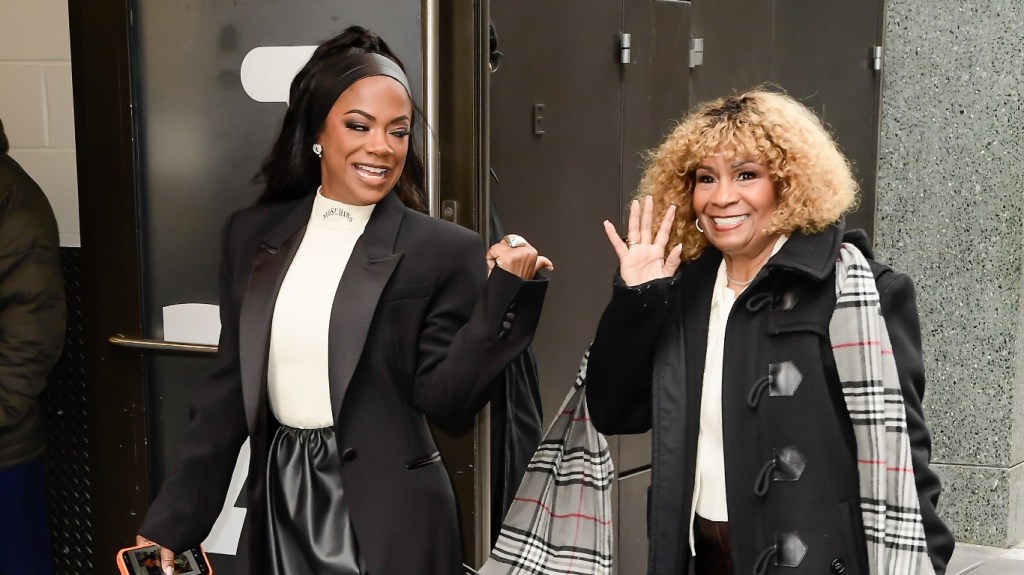 Kandi Burruss and Mama Joyce waving to paparazzi