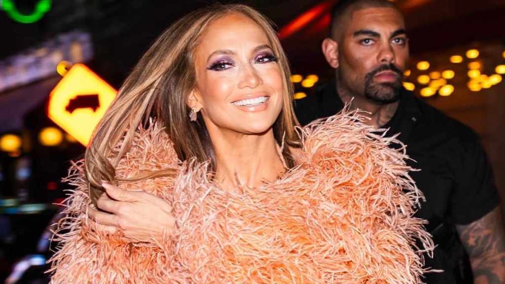 Jennifer Lopez Keeps It Chic in Lacy Dress During Time Out With Kids