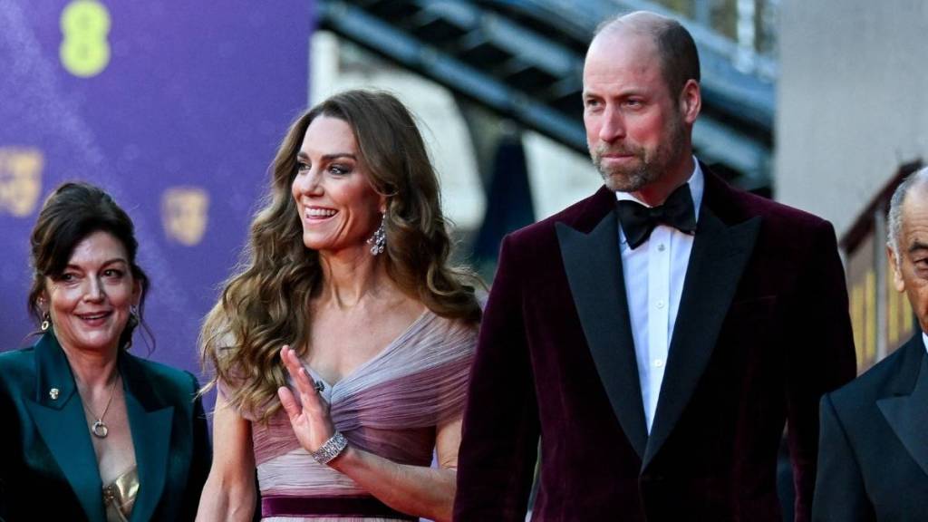Prince William & Kate Middleton Giggle in BAFTAs BTS Photo You Missed