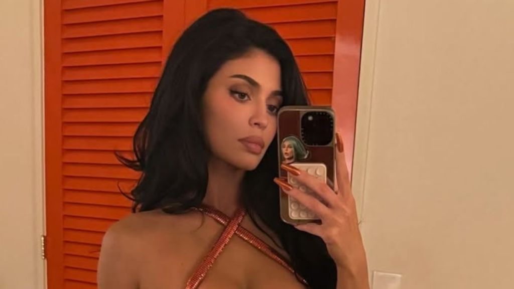 Kylie Jenner Makes Alo Moment Unmissable in Striking Top