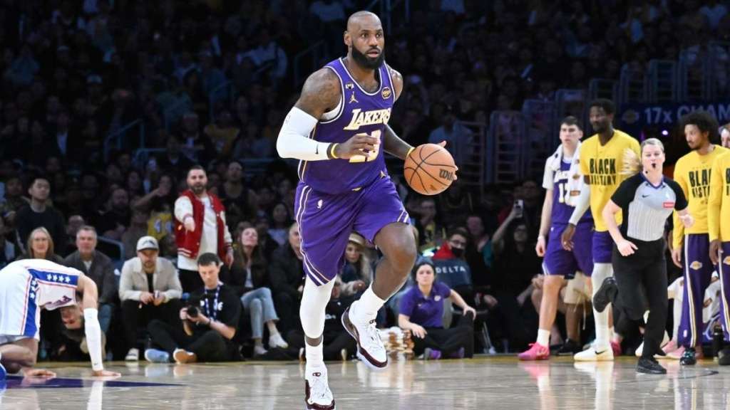 LeBron James Spurs Absence Ends Postseason Award Eligibility