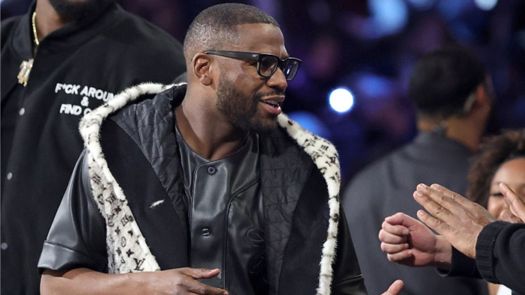 Floyd Mayweather Announces Boxing Return Before Mike Tyson Match