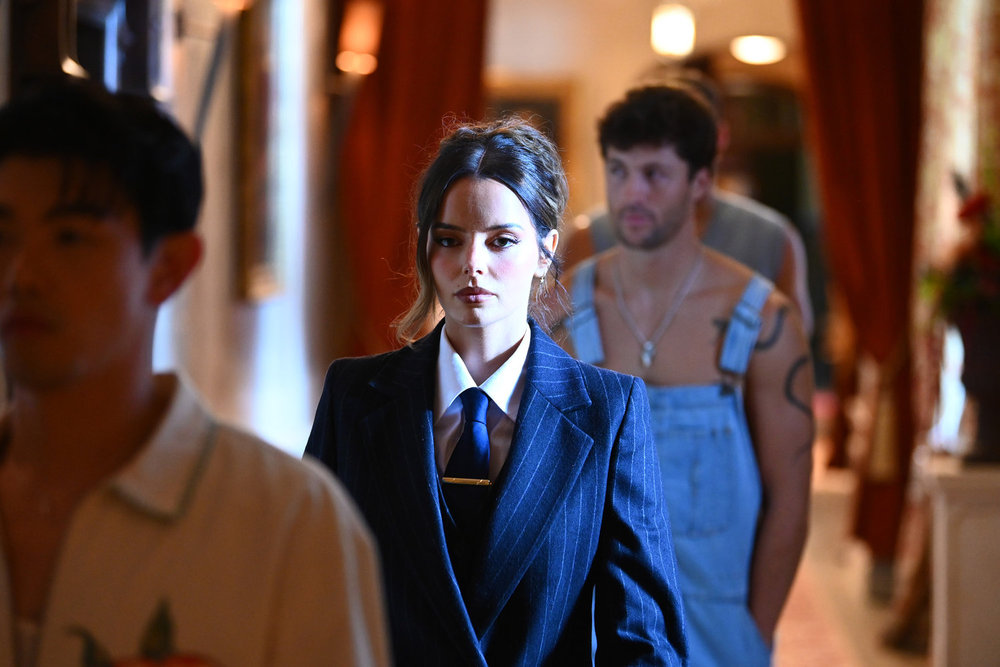 Maura Higgins and Rob Rausch walking to the roundtable on The Traitors Season 4