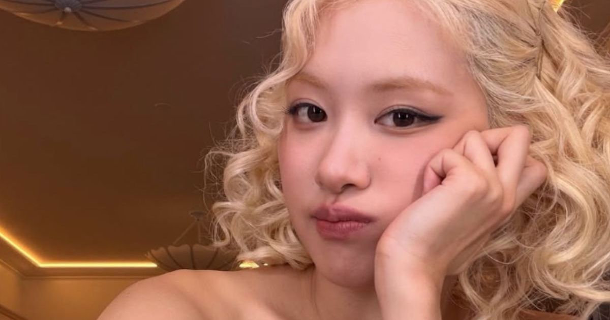 BLACKPINK’s Rosé Debuts a Strapless Dress Post-Tour