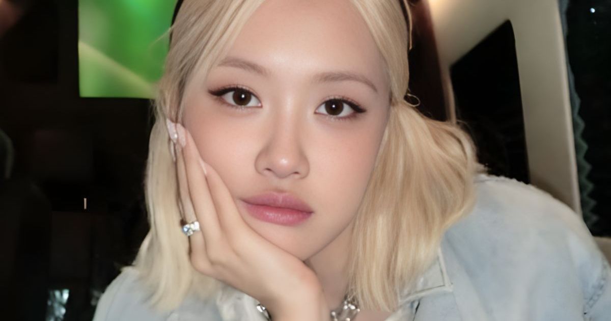 BLACKPINK’s Rosé Keeps Things Sleek in a Mini Skirt at Super Bowl