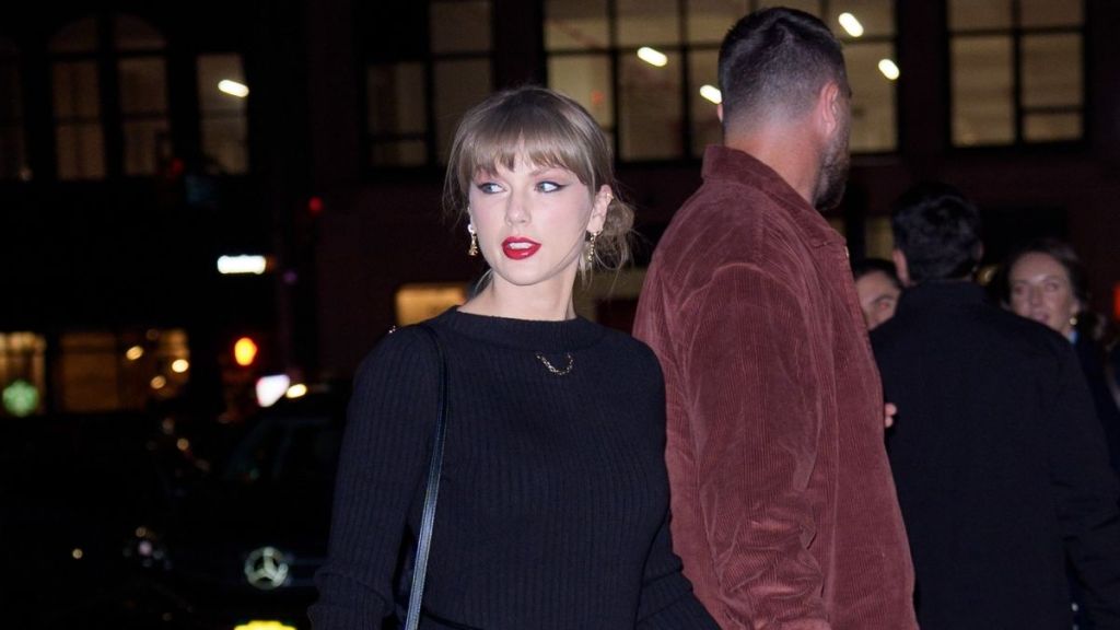 Taylor Swift Keeps It Cozy in $8K Louis Vuitton Coat for Travis Kelce Date