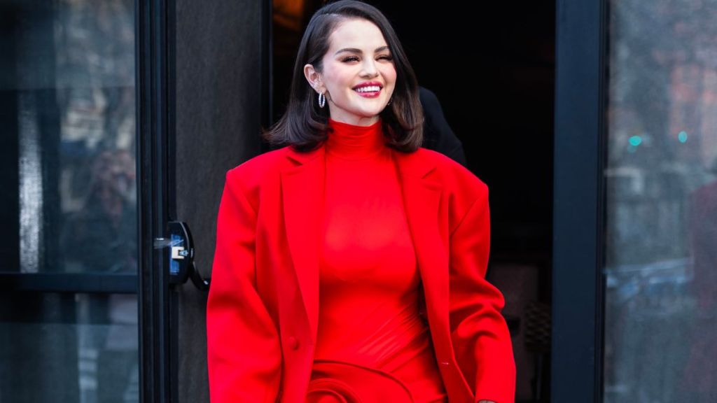 Selena Gomez Goes Vacay Mode in Bold Swimsuit for Mexican Getaway