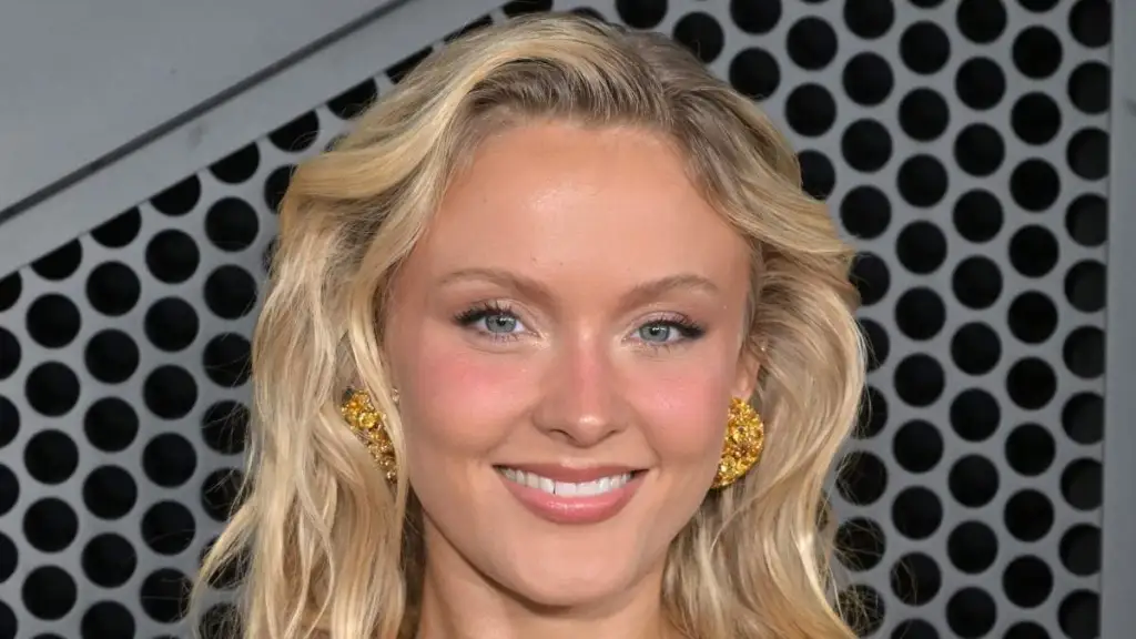 Zara Larsson Commands Attention in Crop Top & Skirt at the Grammys