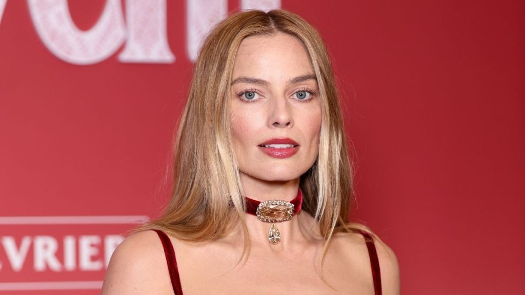Margot Robbie's 100 Carats of Lorraine Schwartz Diamonds Are So Dazzling