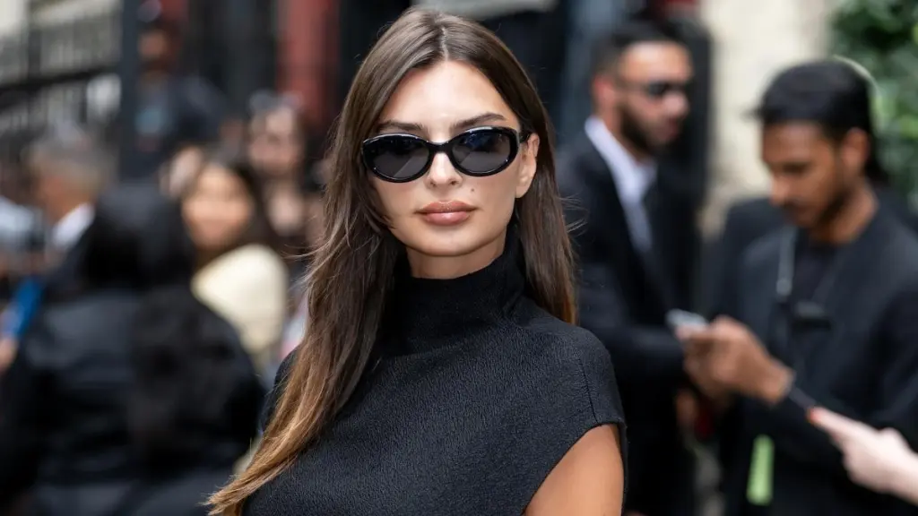 Emily Ratajkowski’s Workout Fit for New Campaign Will Take You to the Gym
