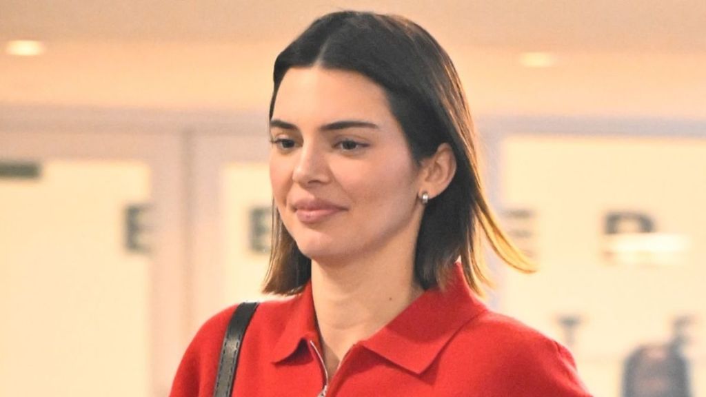 Kendall Jenner Styles Sheer Tights for Eye-Catching Vogue France