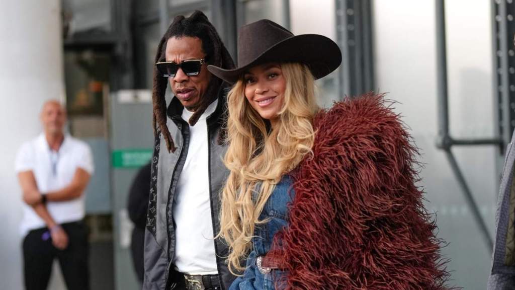 Beyoncé’s Under-the-Radar Super Bowl Touchdown Seen in New Photos