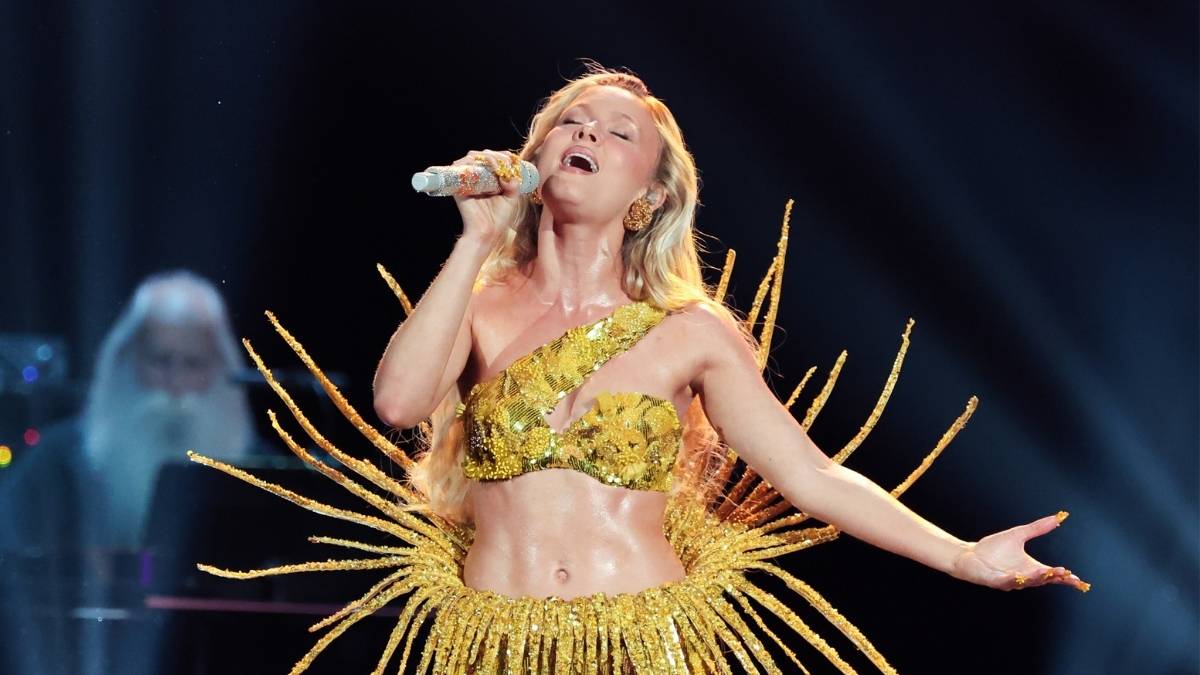 Zara Larsson Is Truly the 'Midnight Sun' in Crop Top & Skirt at