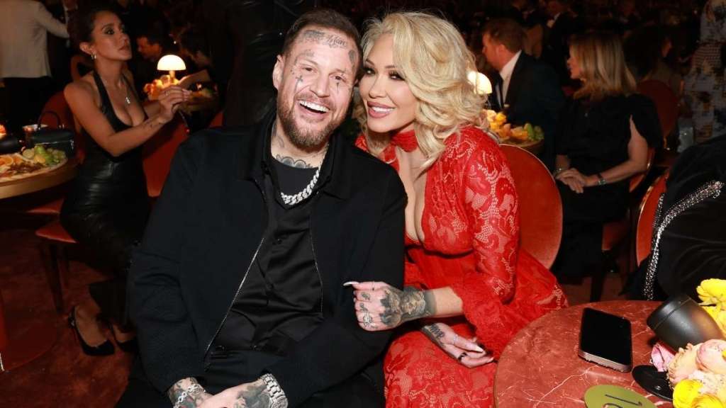 Jelly Roll Tears Up During Grammys Speech As He Praises Wife