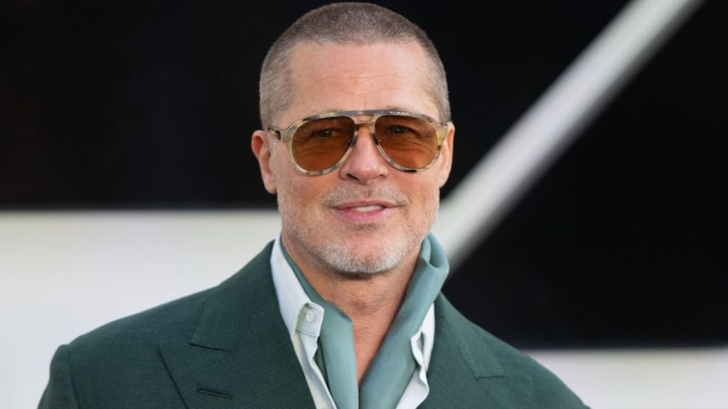 Brad Pitt Spotted With New look on Sets of Thriller Movie
